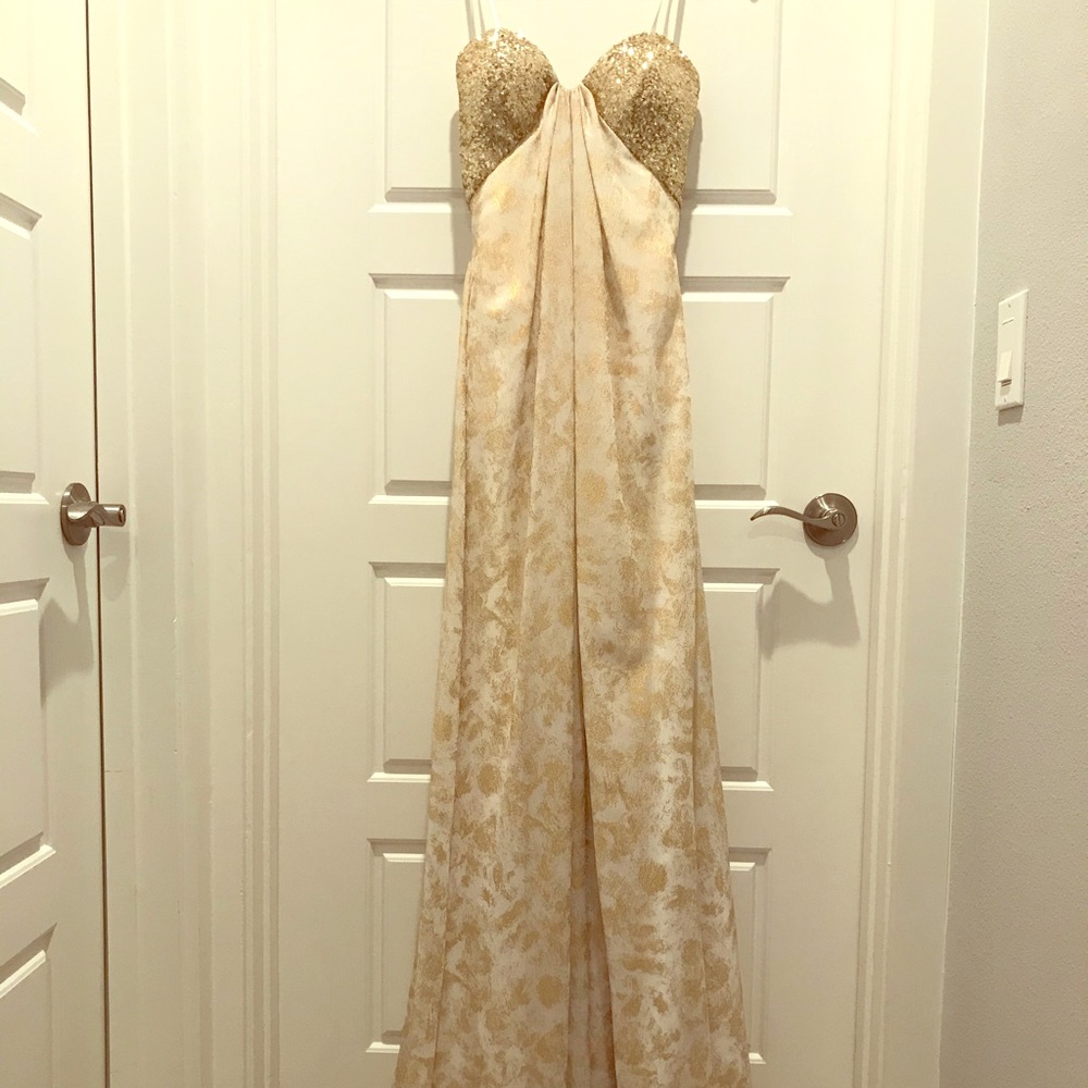 Le Femme Long Dress: Gold and White (0)